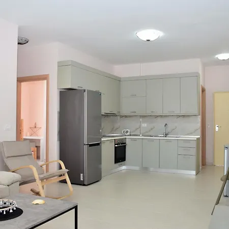 Sunny - 274 Apartment